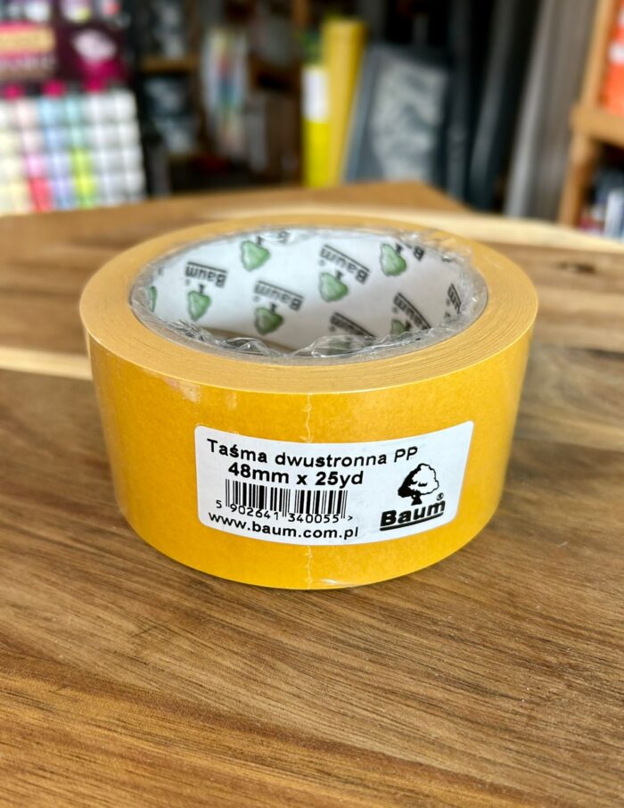 Taśma dwustronna 48 mm. Taśma klejąca o szerokości 48 mm, posiadająca warstwę klejącą po obu stronach