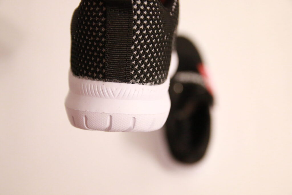 buty sportowe marki zosyns czarne z siatka mozna kupic w kupmaxpl a znajdziesz nas na vibe3d oraz vibehub na roblox
