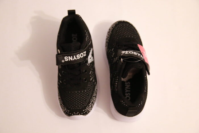 buty sportowe sneakersy dziecięce siatka rzepy 29 czarne dobrze klejone markowe zosyns boty ktore robią wrażenie siatka ktura w upalne dni przepuszcza powietrze