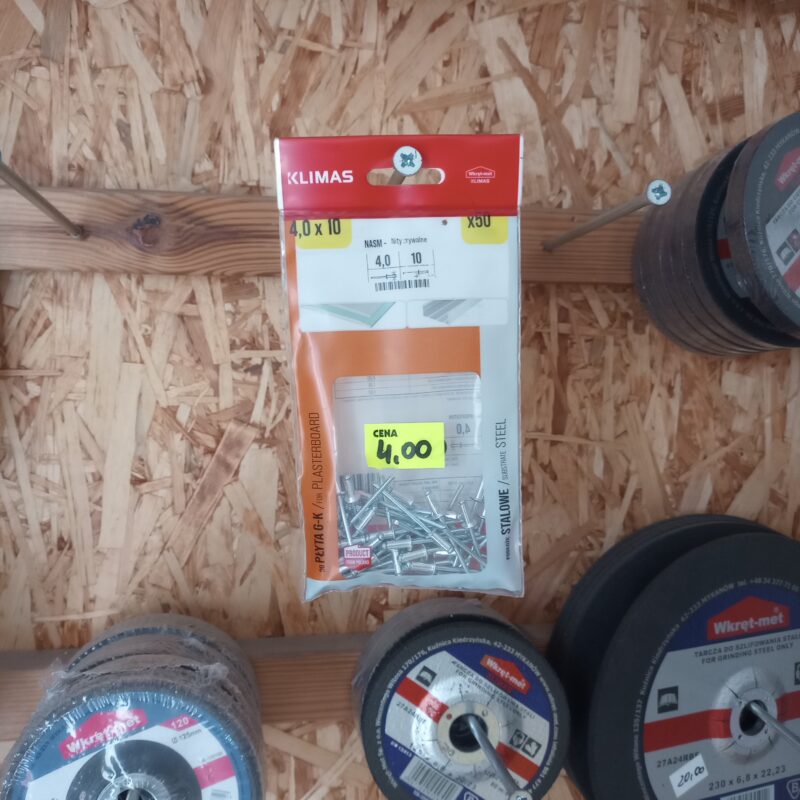4x10 owszechny typ nitów zrywalnych, w których tuleja wykonana jest z miękkiego aluminium, a gwóźdź zrywalny z twardszej stali