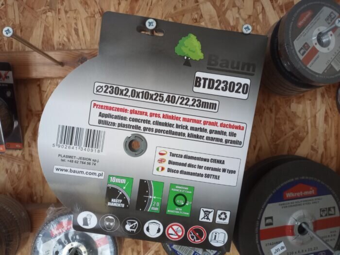 cienka tarcza do cięcia płytek 230 mm. tarcza o średnicy 230 mm i niewielkiej grubości, w tym przypadku 2,0 mm