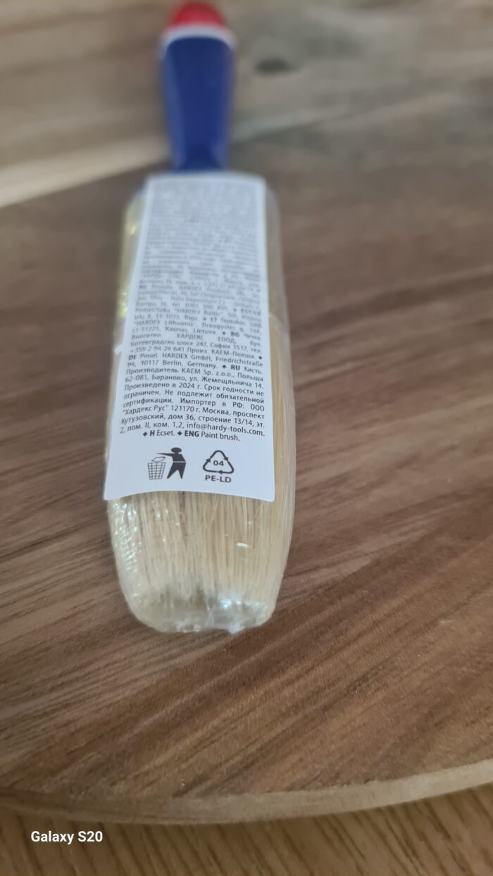 narzędzie o gęstym i mocnym włosiu, które dobrze nadaje się do rozprowadzania gęstych materiałów, takich jak hydroizolacje, papy w płynie czy niektóre kleje