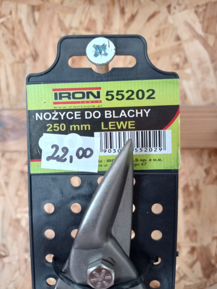 nożyce do blachy lewe. ręczne narzędzie tnące przeznaczone do cięcia blachy. wersja lewa jest profilowana w taki sposób