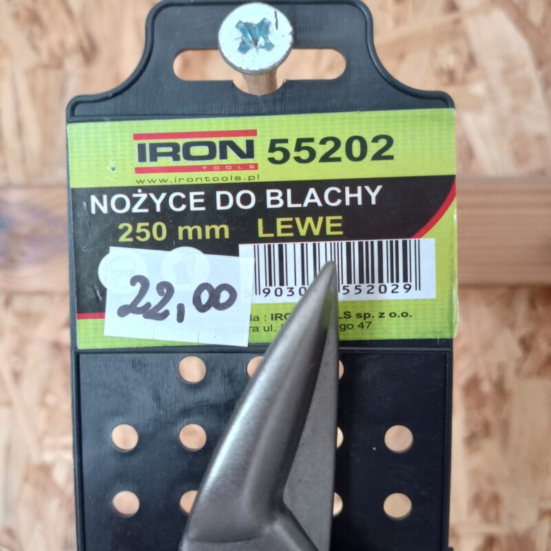 nożyce do blachy lewe. ręczne narzędzie tnące przeznaczone do cięcia blachy. wersja lewa jest profilowana w taki sposób