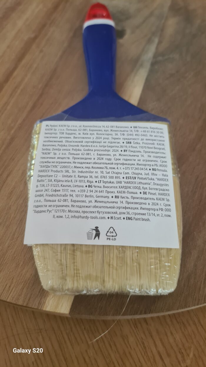 pędzel do malowania dużych powierzchni. narzędzie, którego główną zaletą jest duża wydajność