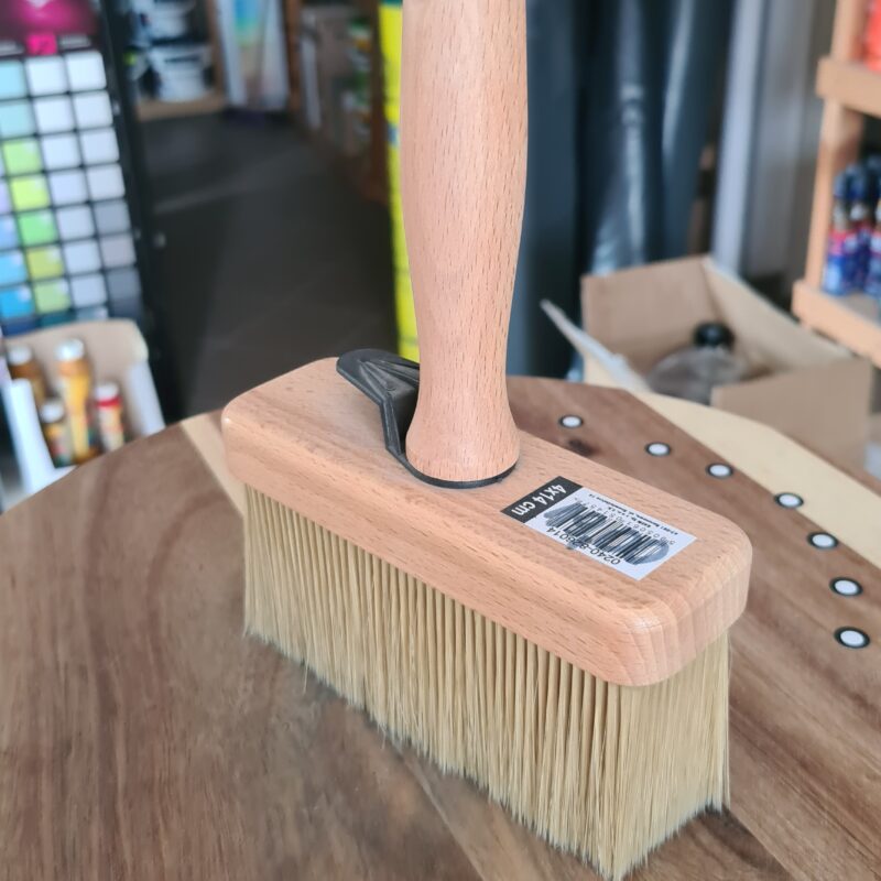 wałek nylonowy o wysokiej odporności. wałek z poszyciem z gęstych włókien nylonowych. nylon jest materiałem, który nie absorbuje wody z masy szpachlowej